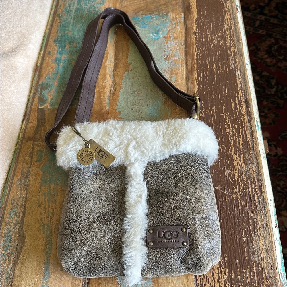 UGG sheep lined small purse. Leather and sheep skin outer. Brass. - Picture 2 of 7